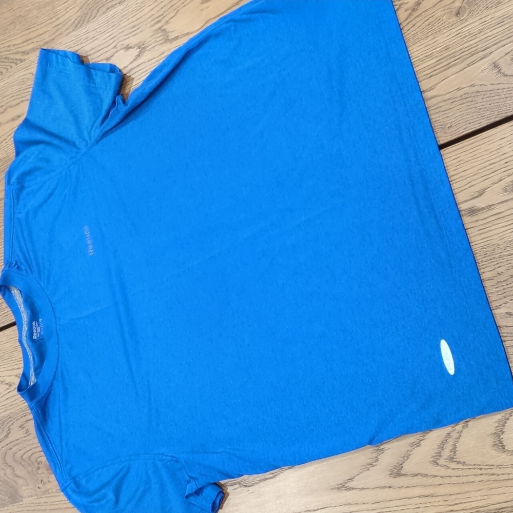 Reebok performance tee large.